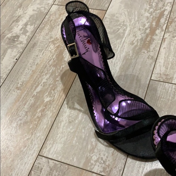 Shoes - Picture 3 of 4